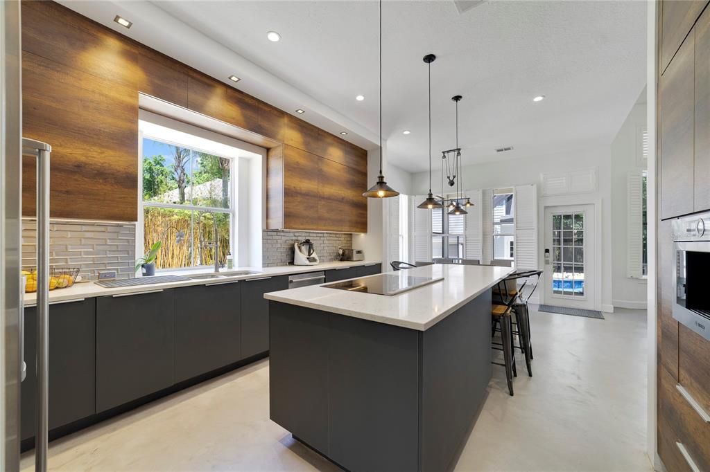 Activo con contrato: $1,899,000 (6 camas, 5 baños, 4026 Pies cuadrados)