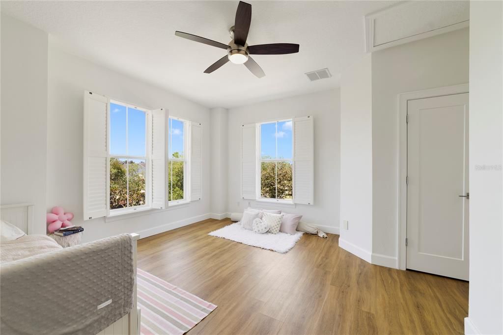 Activo con contrato: $1,899,000 (6 camas, 5 baños, 4026 Pies cuadrados)