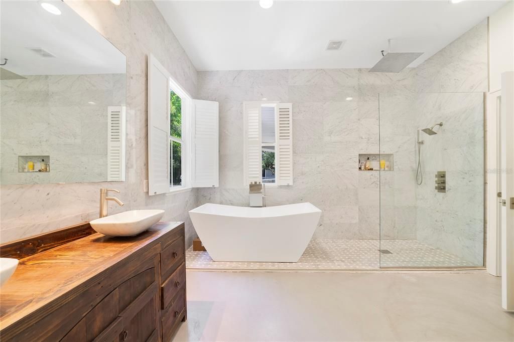 Activo con contrato: $1,899,000 (6 camas, 5 baños, 4026 Pies cuadrados)