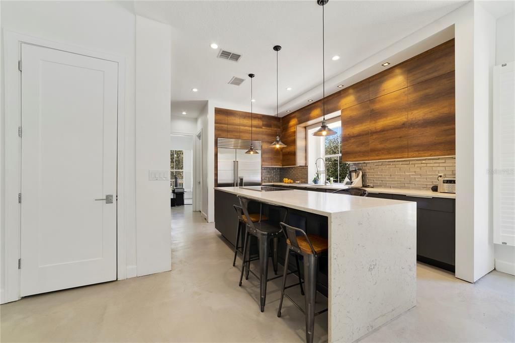 Activo con contrato: $1,899,000 (6 camas, 5 baños, 4026 Pies cuadrados)