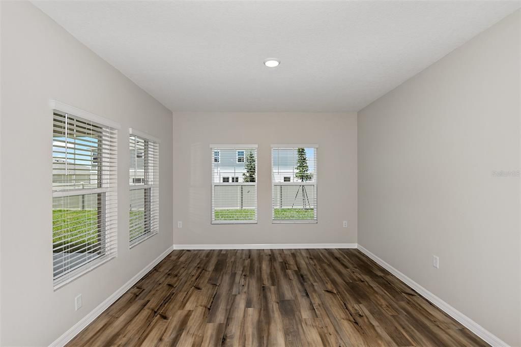 Active With Contract: $494,990 (5 beds, 3 baths, 3184 Square Feet)