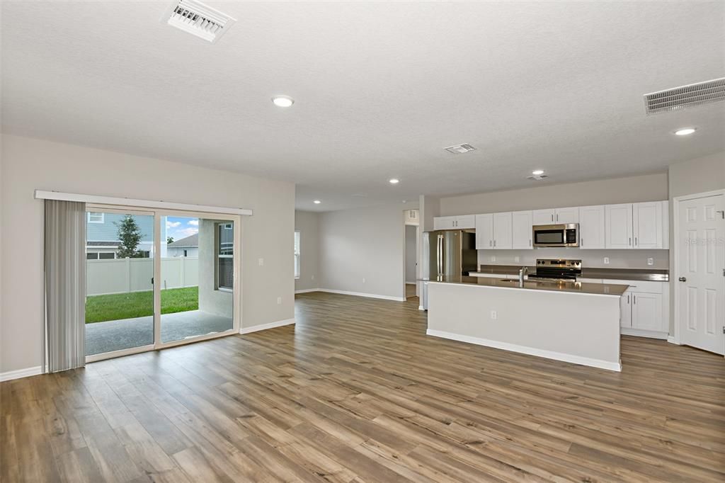 Active With Contract: $494,990 (5 beds, 3 baths, 3184 Square Feet)