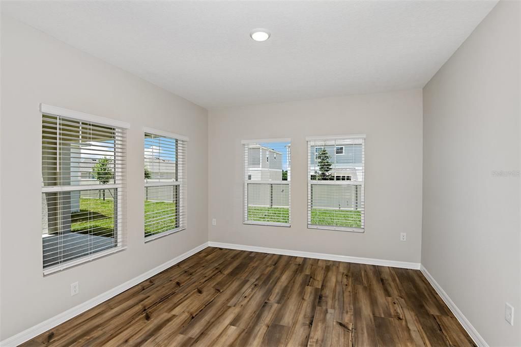 Active With Contract: $494,990 (5 beds, 3 baths, 3184 Square Feet)