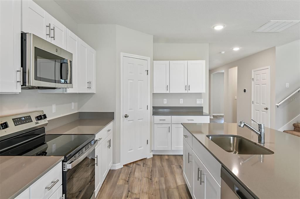 Active With Contract: $494,990 (5 beds, 3 baths, 3184 Square Feet)