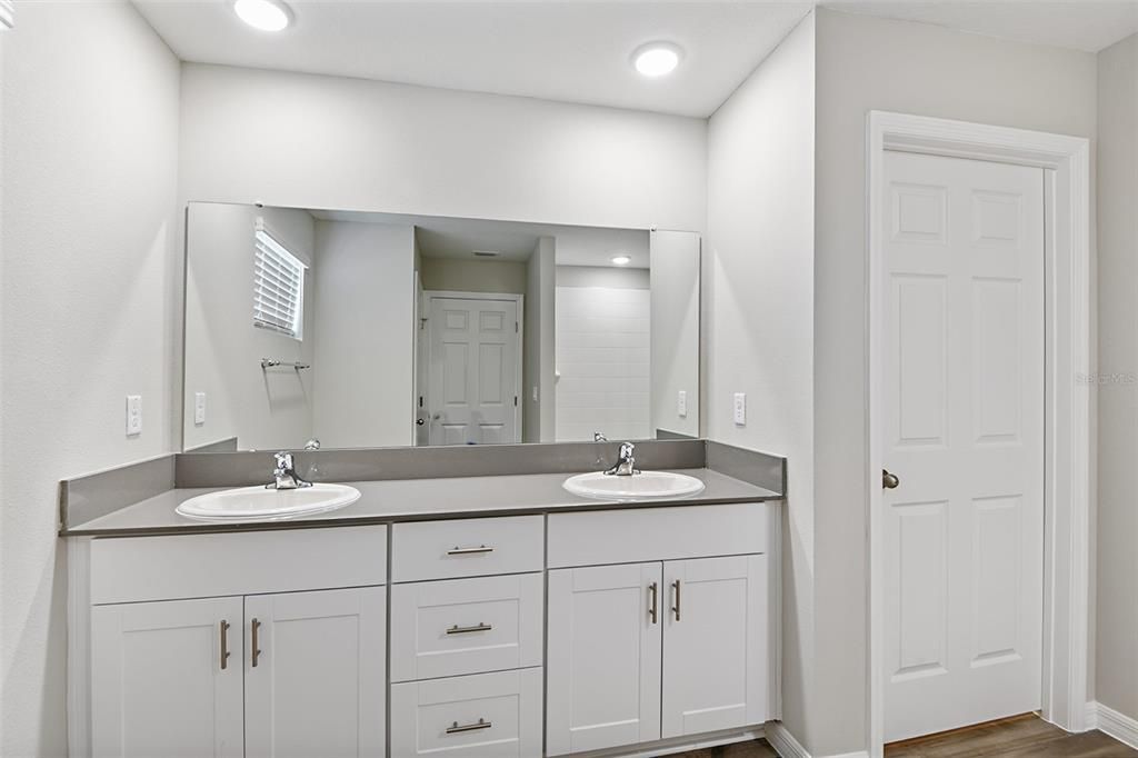 Active With Contract: $494,990 (5 beds, 3 baths, 3184 Square Feet)