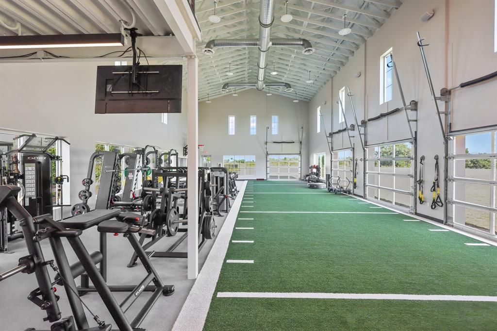 Под контрактом: $790,000 (4 спален, 3 ванн, 3275 Квадратных фут)