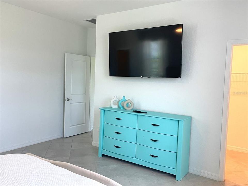 For Rent: $4,000 (4 beds, 3 baths, 2035 Square Feet)