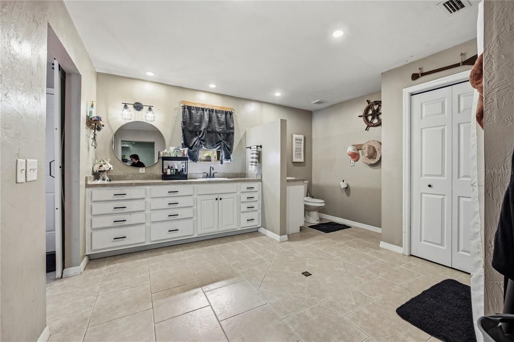 For Sale: $347,000 (3 beds, 3 baths, 1891 Square Feet)