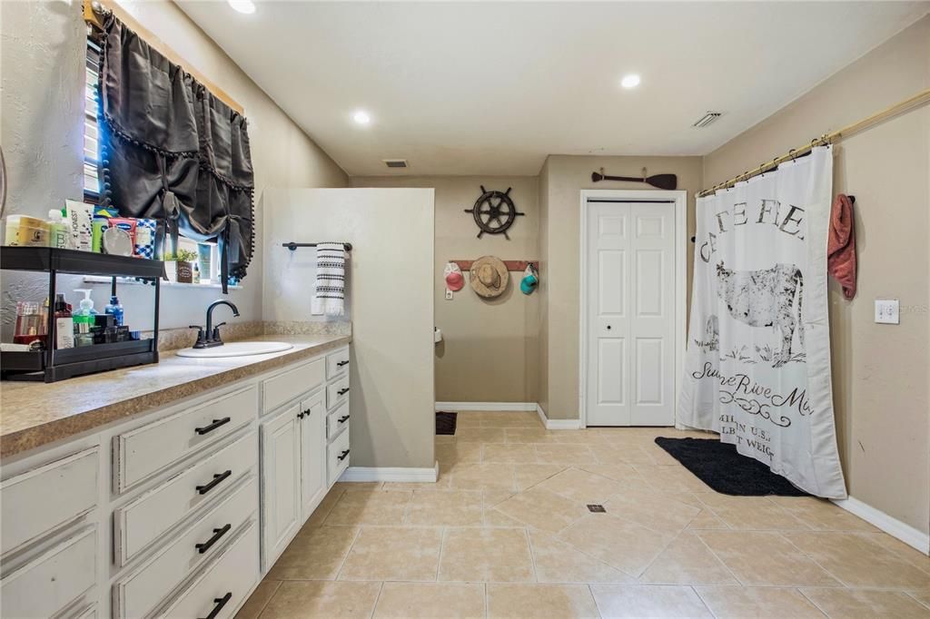 For Sale: $347,000 (3 beds, 3 baths, 1891 Square Feet)