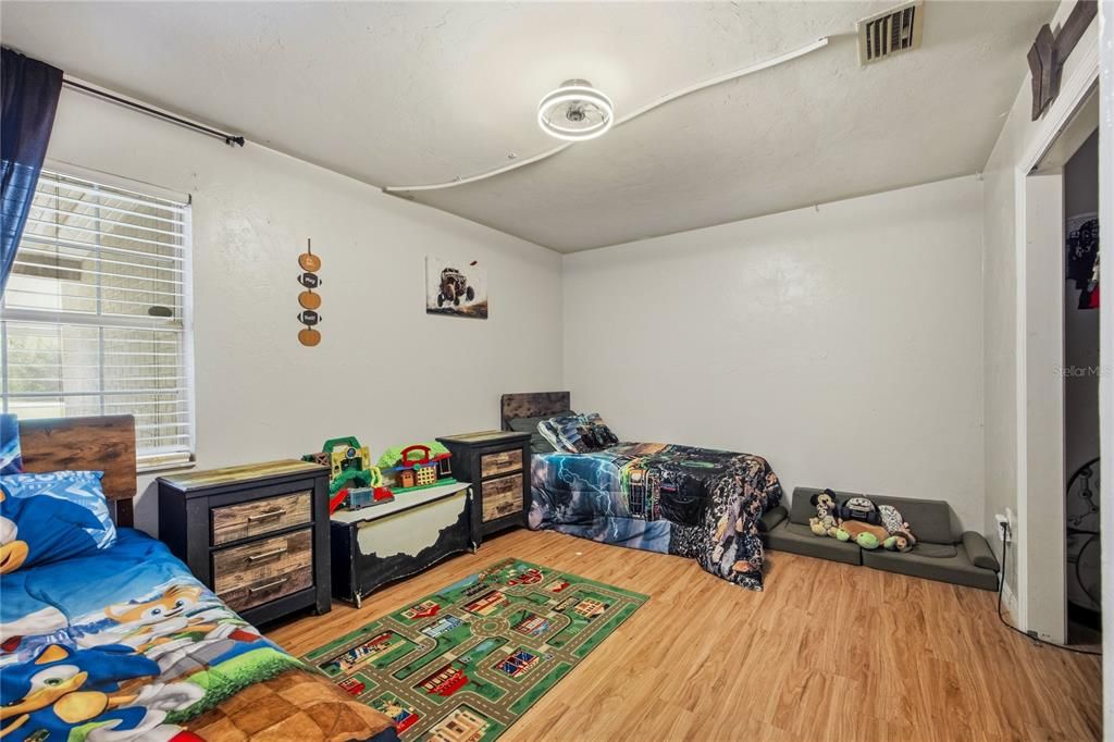 For Sale: $347,000 (3 beds, 3 baths, 1891 Square Feet)