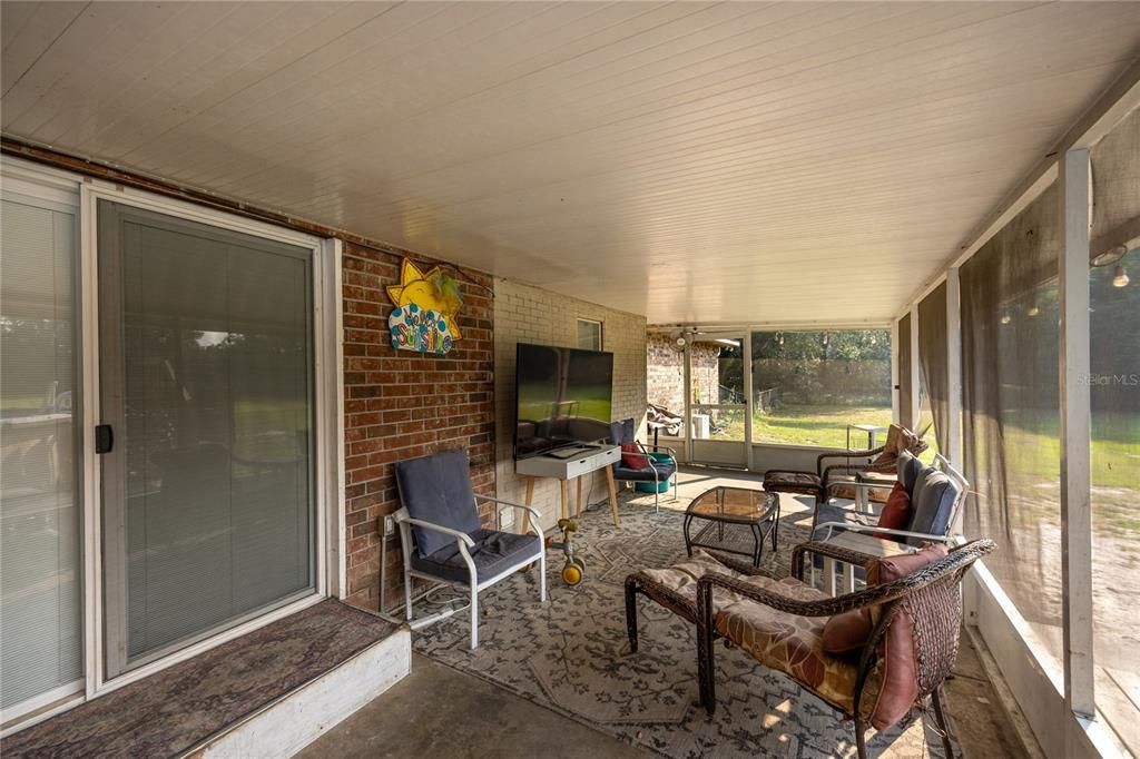 For Sale: $347,000 (3 beds, 3 baths, 1891 Square Feet)