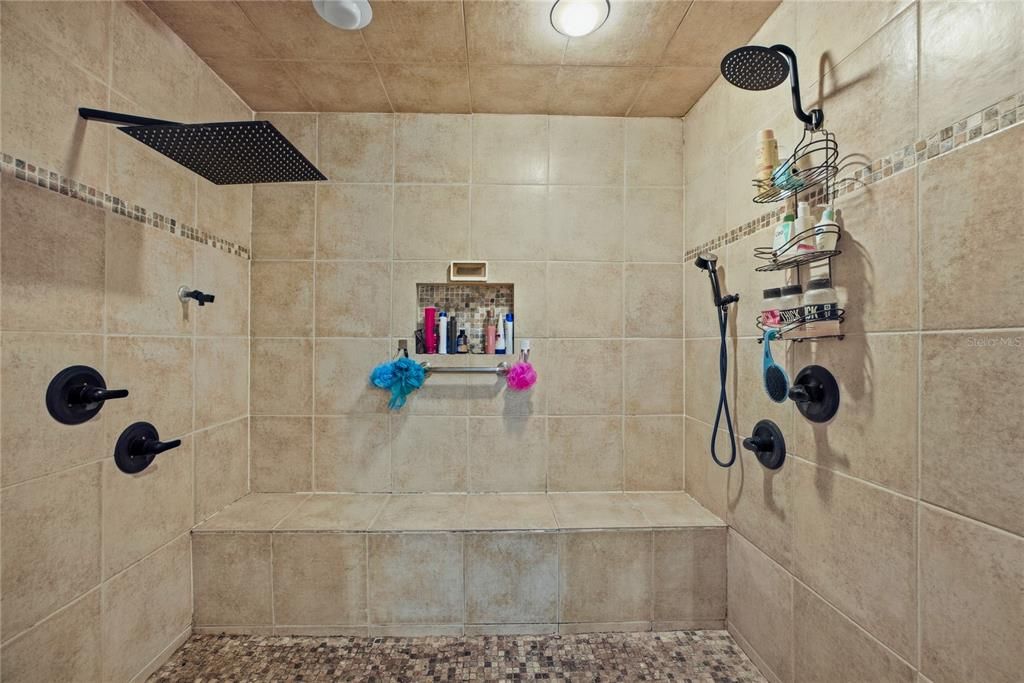 For Sale: $347,000 (3 beds, 3 baths, 1891 Square Feet)