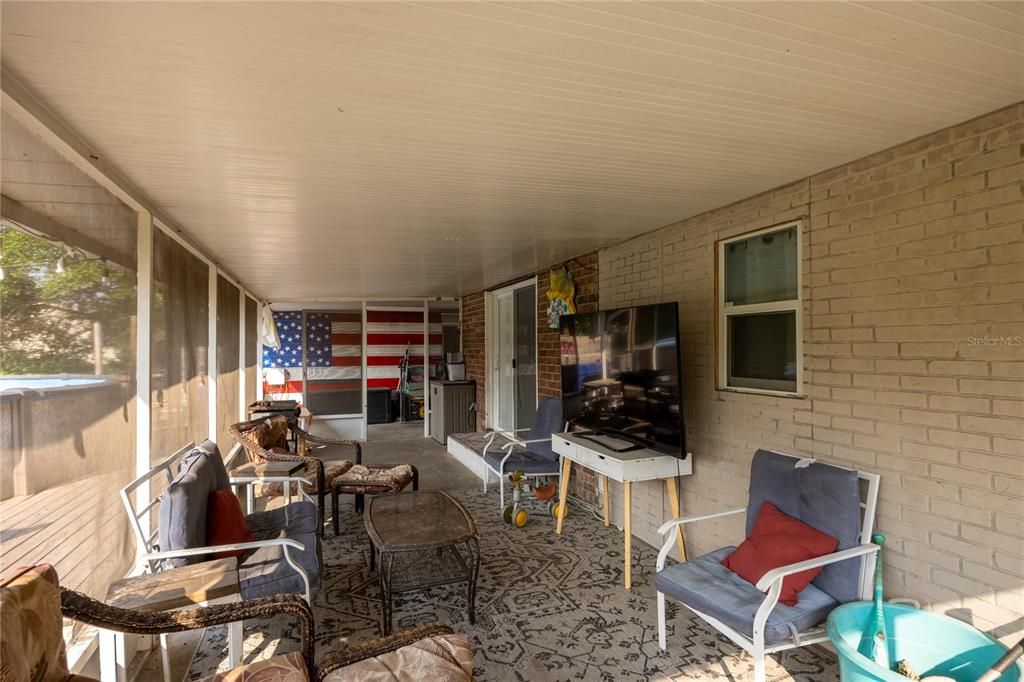 For Sale: $347,000 (3 beds, 3 baths, 1891 Square Feet)