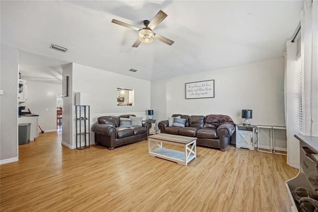 For Sale: $347,000 (3 beds, 3 baths, 1891 Square Feet)