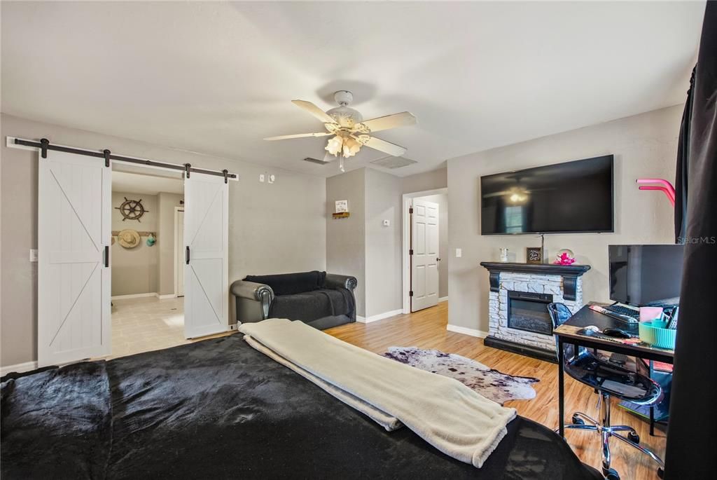 For Sale: $347,000 (3 beds, 3 baths, 1891 Square Feet)