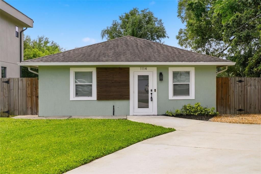 Active With Contract: $430,000 (2 beds, 2 baths, 1066 Square Feet)
