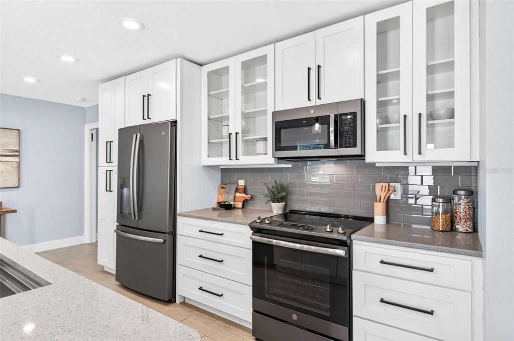 Active With Contract: $430,000 (2 beds, 2 baths, 1066 Square Feet)