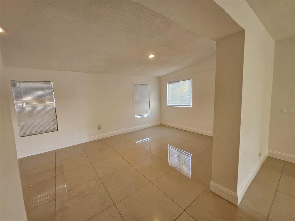En Venta: $269,000 (3 camas, 1 baños, 856 Pies cuadrados)