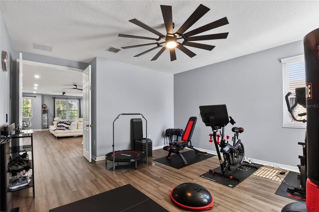 For Sale: $789,000 (5 beds, 3 baths, 5224 Square Feet)