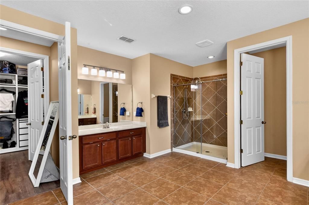 For Sale: $789,000 (5 beds, 3 baths, 5224 Square Feet)