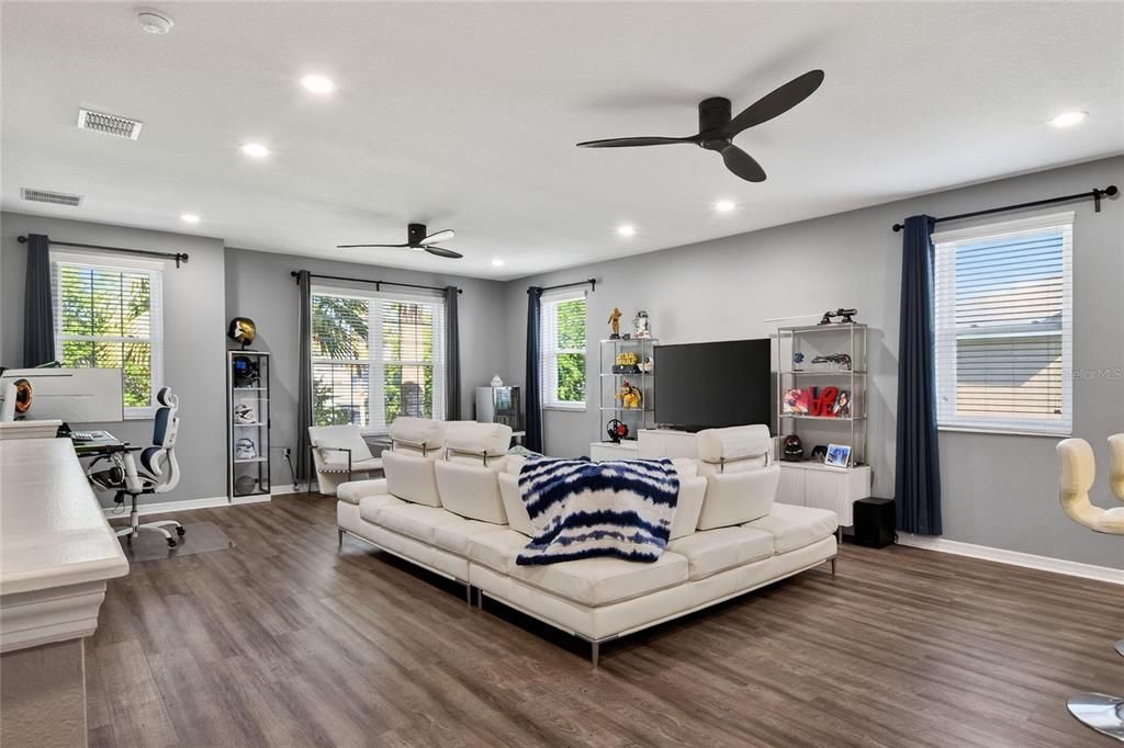 For Sale: $789,000 (5 beds, 3 baths, 5224 Square Feet)