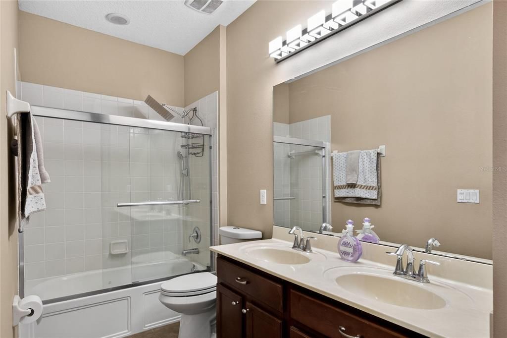 For Sale: $789,000 (5 beds, 3 baths, 5224 Square Feet)