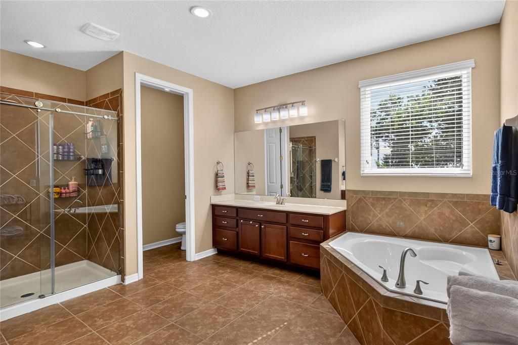 For Sale: $789,000 (5 beds, 3 baths, 5224 Square Feet)