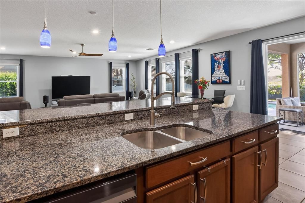 For Sale: $789,000 (5 beds, 3 baths, 5224 Square Feet)