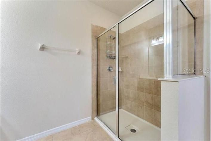 Activo con contrato: $589,500 (5 camas, 3 baños, 2102 Pies cuadrados)