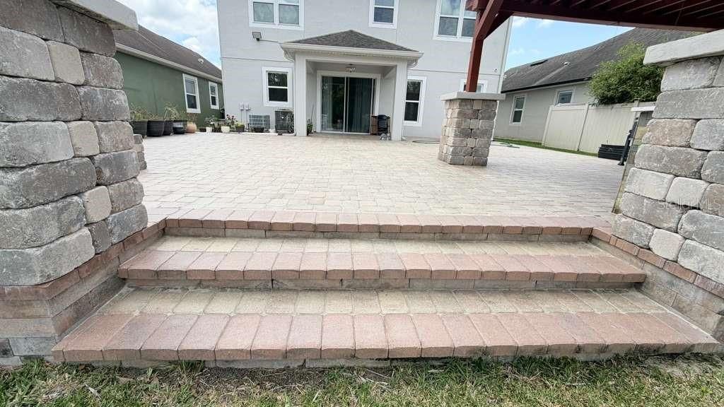 Activo con contrato: $589,500 (5 camas, 3 baños, 2102 Pies cuadrados)