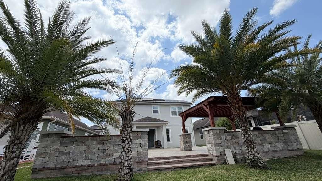 Activo con contrato: $589,500 (5 camas, 3 baños, 2102 Pies cuadrados)
