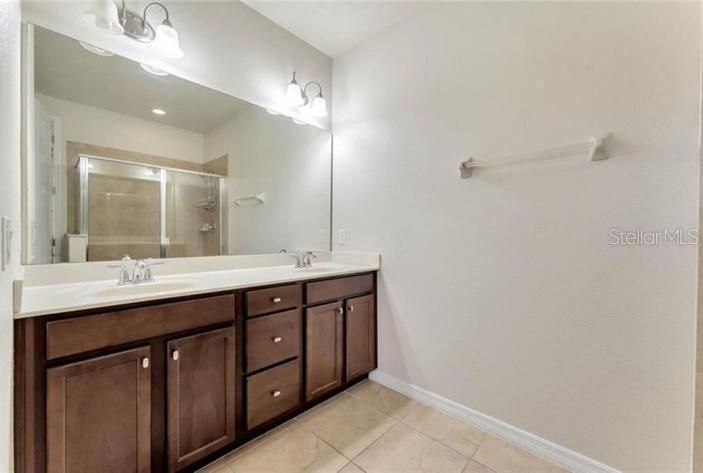 Activo con contrato: $589,500 (5 camas, 3 baños, 2102 Pies cuadrados)