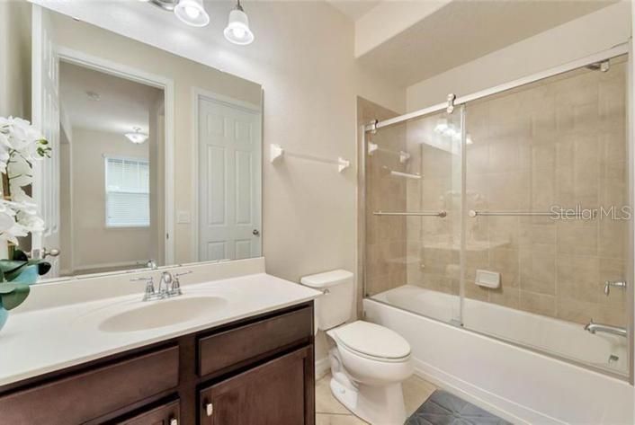 Activo con contrato: $589,500 (5 camas, 3 baños, 2102 Pies cuadrados)