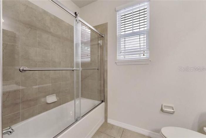 Activo con contrato: $589,500 (5 camas, 3 baños, 2102 Pies cuadrados)