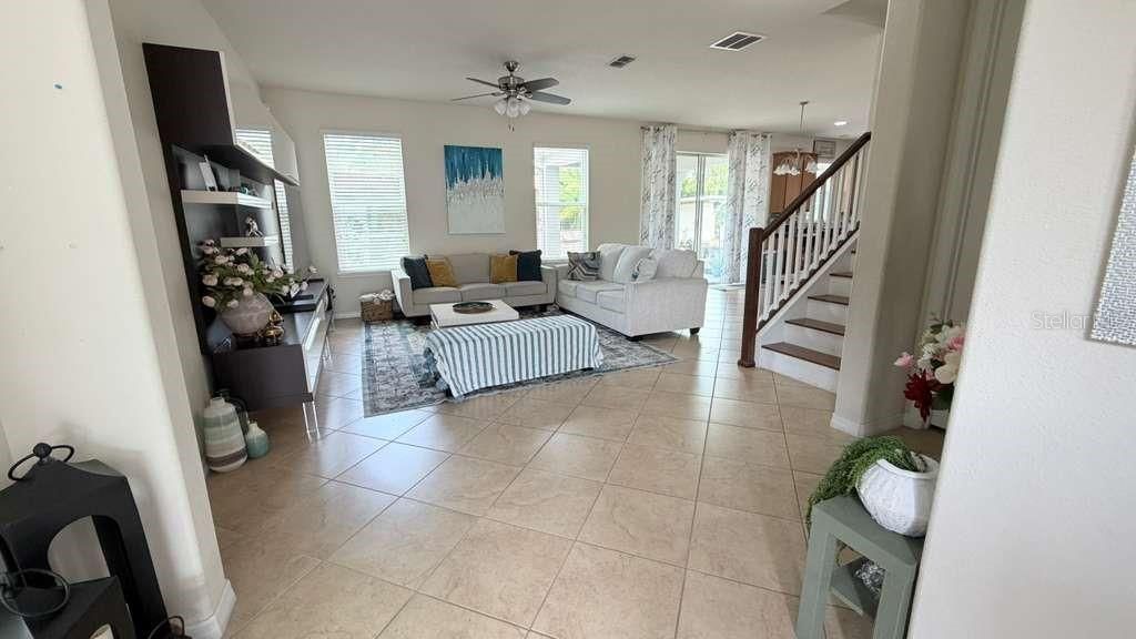 Activo con contrato: $589,500 (5 camas, 3 baños, 2102 Pies cuadrados)