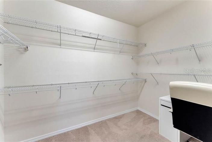 Activo con contrato: $589,500 (5 camas, 3 baños, 2102 Pies cuadrados)