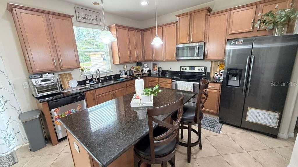 Activo con contrato: $589,500 (5 camas, 3 baños, 2102 Pies cuadrados)