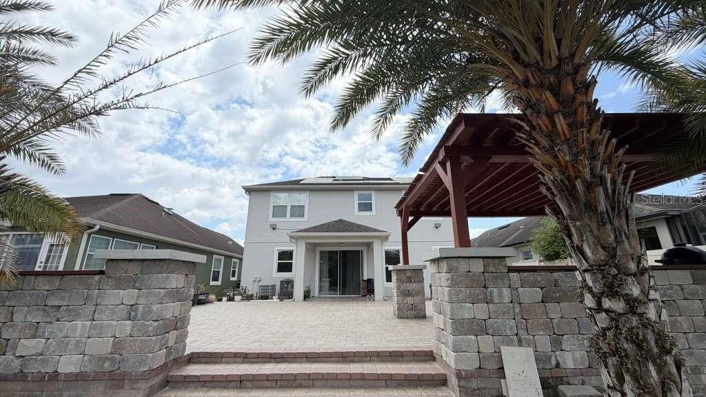 Activo con contrato: $589,500 (5 camas, 3 baños, 2102 Pies cuadrados)