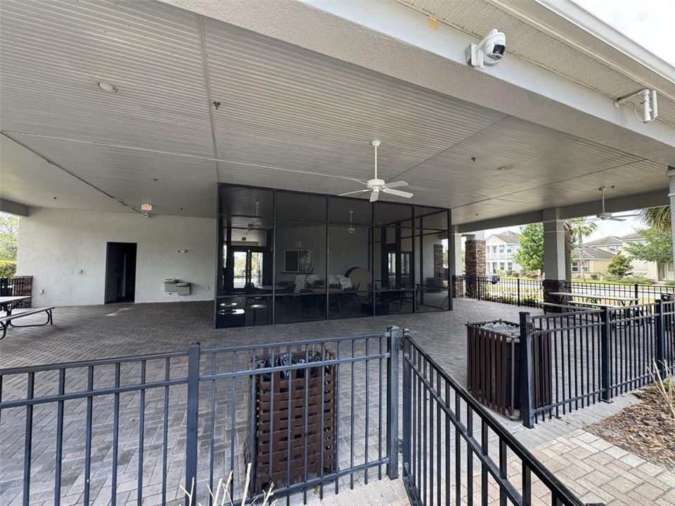 Activo con contrato: $589,500 (5 camas, 3 baños, 2102 Pies cuadrados)