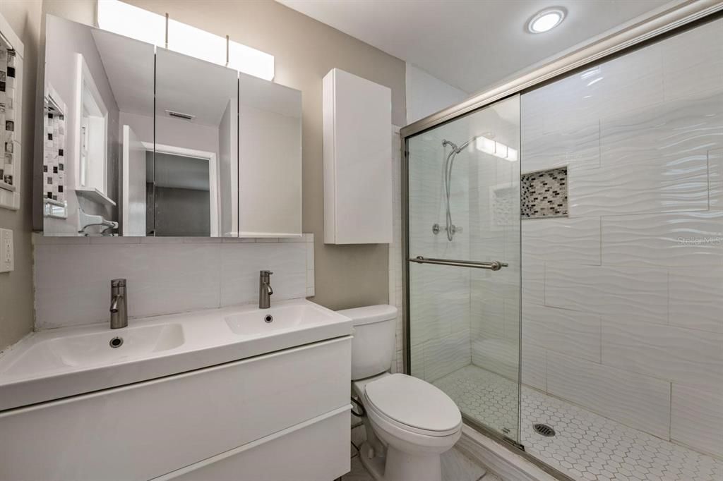 Activo con contrato: $368,000 (2 camas, 2 baños, 1074 Pies cuadrados)