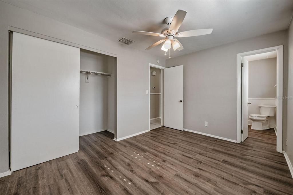 Activo con contrato: $368,000 (2 camas, 2 baños, 1074 Pies cuadrados)