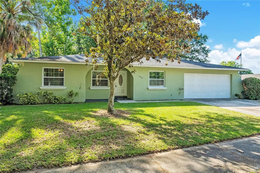Active With Contract: $245,000 (3 beds, 2 baths, 1148 Square Feet)