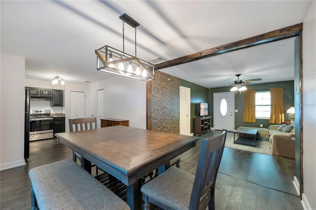 Active With Contract: $245,000 (3 beds, 2 baths, 1148 Square Feet)