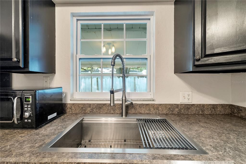 Active With Contract: $245,000 (3 beds, 2 baths, 1148 Square Feet)