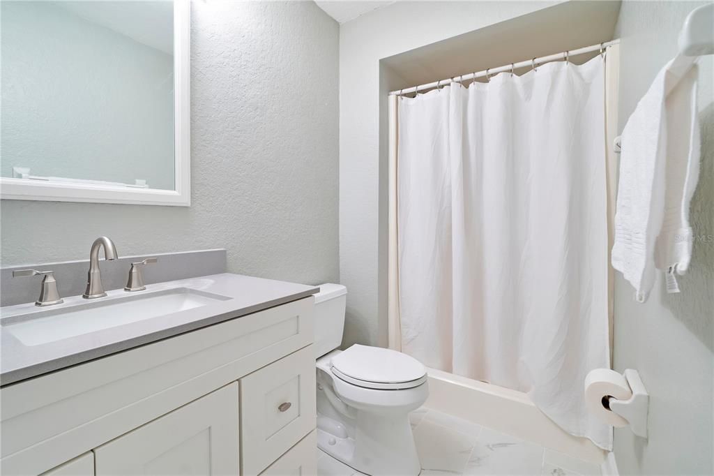 Active With Contract: $245,000 (3 beds, 2 baths, 1148 Square Feet)
