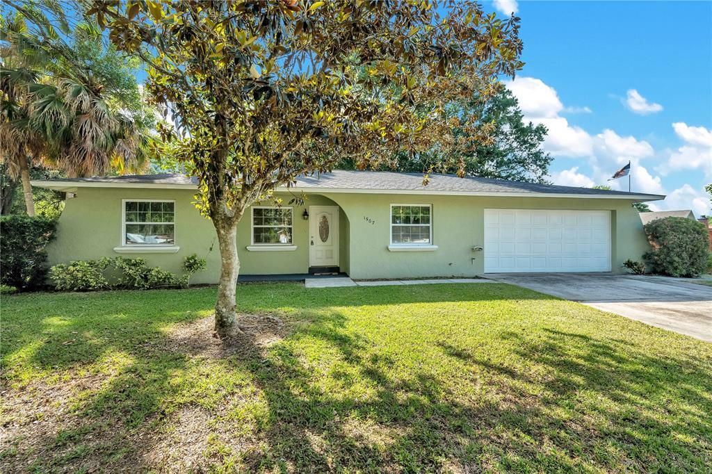 Active With Contract: $245,000 (3 beds, 2 baths, 1148 Square Feet)