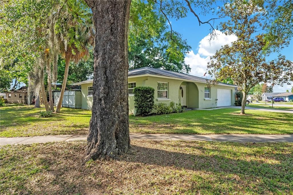 Active With Contract: $245,000 (3 beds, 2 baths, 1148 Square Feet)