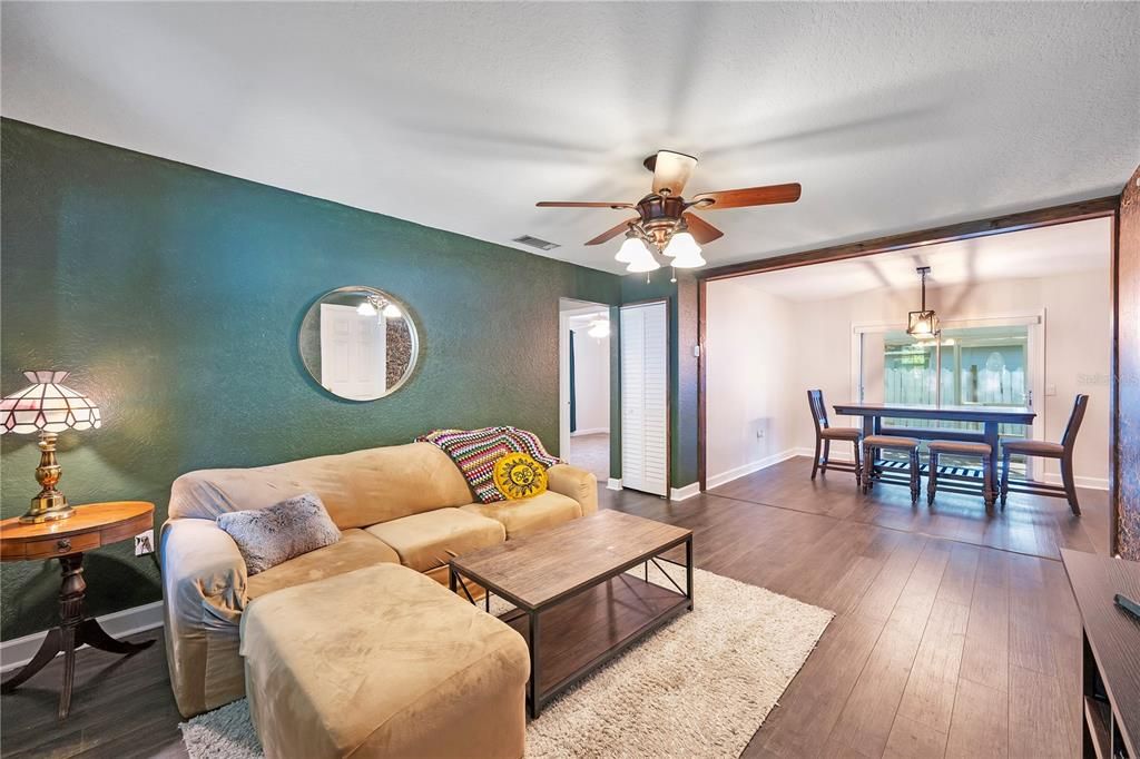 Active With Contract: $245,000 (3 beds, 2 baths, 1148 Square Feet)