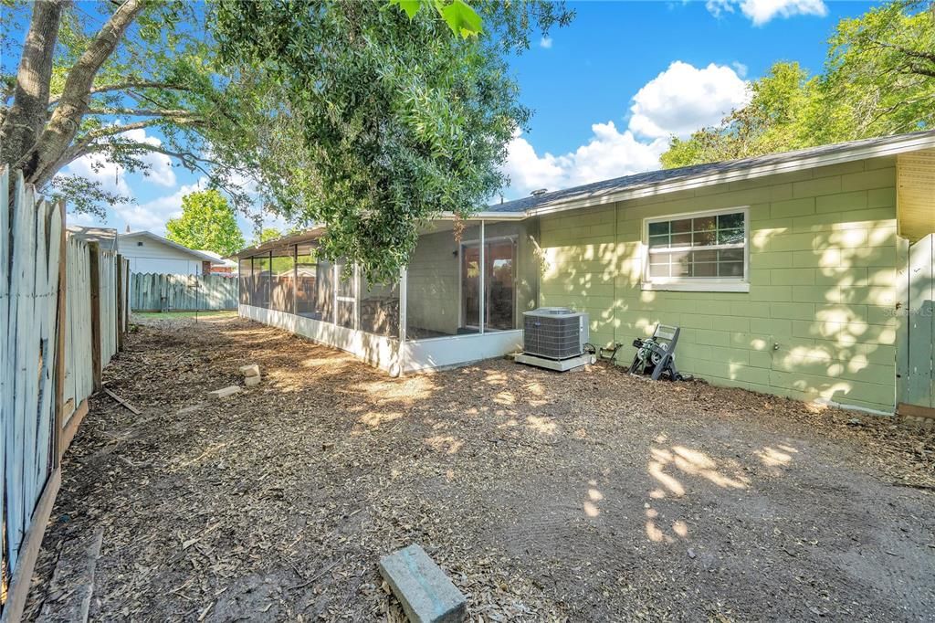 Active With Contract: $245,000 (3 beds, 2 baths, 1148 Square Feet)