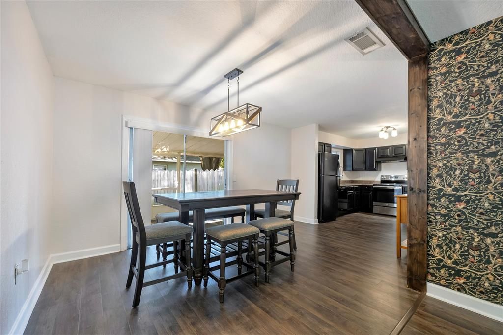 Active With Contract: $245,000 (3 beds, 2 baths, 1148 Square Feet)